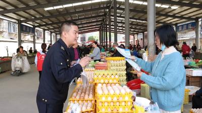 普法宣传进市场 新渔业法入民心 