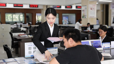 告别 “多窗奔波” 老河口 “高效办成一件事”便民更暖心