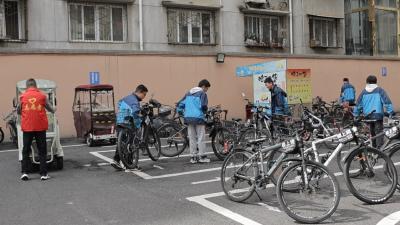 秋丰路社区联合市第三中学开展“小小楼栋长”志愿服务活动 