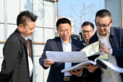 冯玉强调研城市更新工作