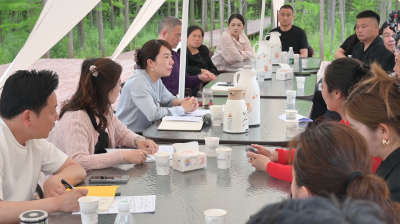 我市举办“寻美山野・聚力同行”暨网络代表人士座谈会