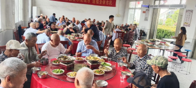 一场生日宴 温暖福利院老人 
