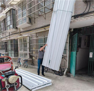 酂南社区：高效处置12345热线诉求 快速消除楼顶安全隐患 