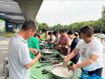 天坛生物老河口血浆站举办包粽子比赛