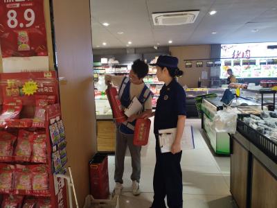 酂阳街道检查机场路沿线工业企业和“九小场所”夏季安全