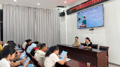 市医保局开展医保政策面对面进社区活动 