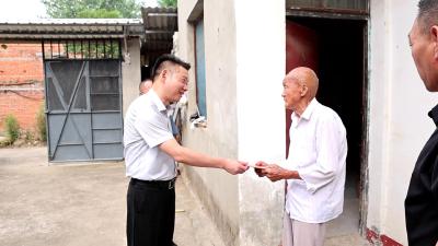 市领导开展“七一”走访慰问活动