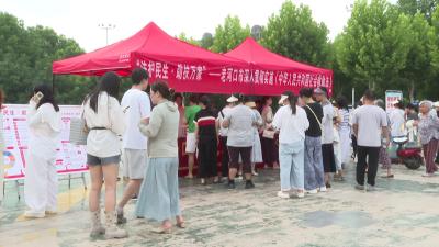 市民政局组织开展社会救助法宣传活动