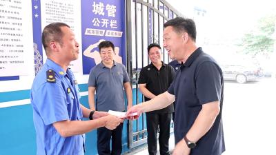 市领导开展“七一”走访慰问活动