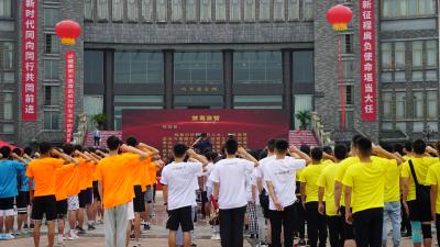  “以禁毒之名、健康开跑” 襄阳千名大学生参加了一场燃爆的健康跑