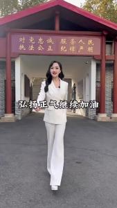 【蔚你说襄阳】我是襄阳广播电视台主持人小蔚，今天我又多了一个新身份