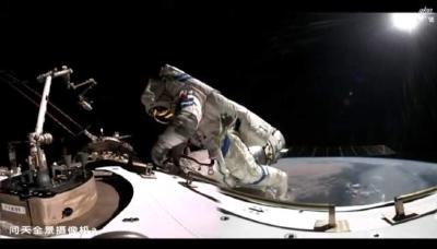 神舟十七号航天员乘组圆满完成第一次出舱活动