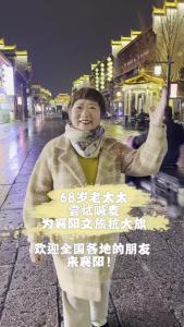 68岁奶奶为襄阳旅游扛大旗，自己写词 学喊麦 宣传襄阳文旅！