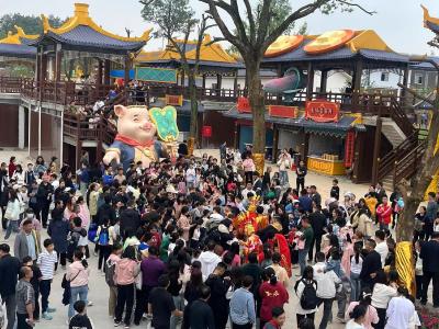 “人从众” 模式开启 湖北多家景区游客量达到峰值