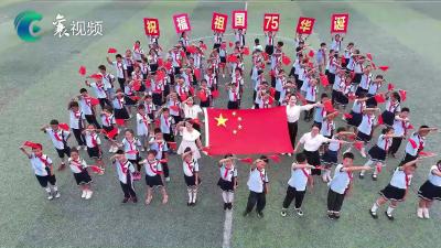 师生齐唱《我爱你中国》 点燃炽热爱国心