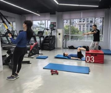 创业：他把健身爱好变事业！