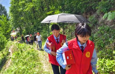 跨越8年、行程7万多公里的爱心接力！他们用行动诠释“一个都不能少”