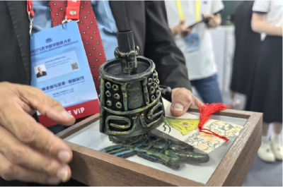 刚刚！国际巨星亮相武汉