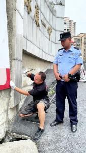 疼要喊，也得憋着······