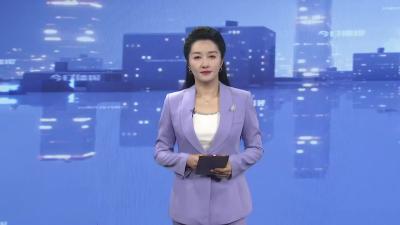 三人光膀深夜推车   交警：占道推车违法！