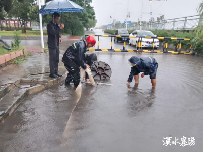 鱼梁洲：应对强降雨 抢排不停歇