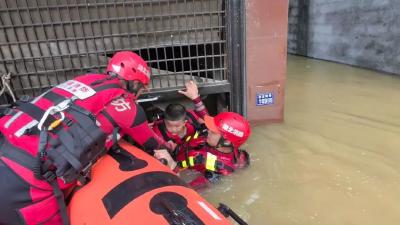 咸丰遭遇强降雨险情，安全转移1.8万余受灾群众