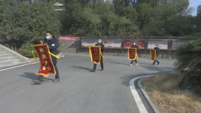 视频︱居民送锦旗点赞老旧小区改造