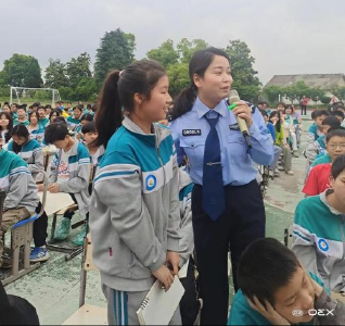 法制进校园 护航助成长