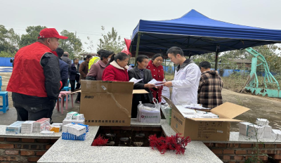 蕲春：爱心义诊进社区 服务居民暖人心
