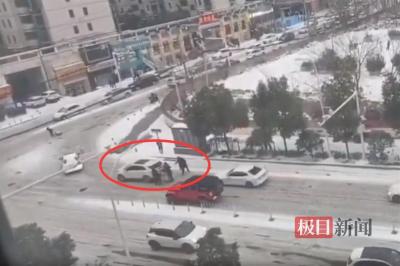 武汉“最美三少年”找到了！他们在风雪中持续奋力推车，群众致电极目新闻称“我认识他们”