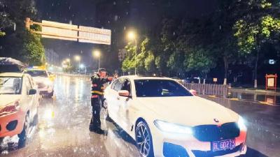 众志成城：湖北咸宁全力应对梅雨季首轮强降雨 