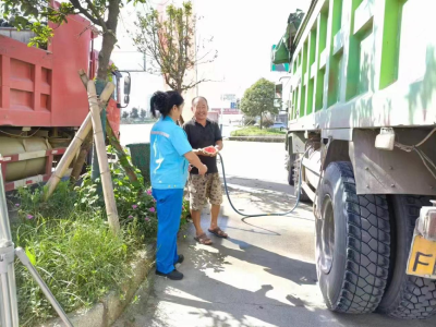 中国石油天然气湖北总公司黄冈分公司京九加油站暑来送清凉