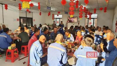 杀年猪宰羊共贺新春，中国员工在非洲过大年