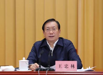 王忠林出席全省民营经济发展大会 实施“五大工程” 推动全省民营经济高质量发展 李殿勋主持