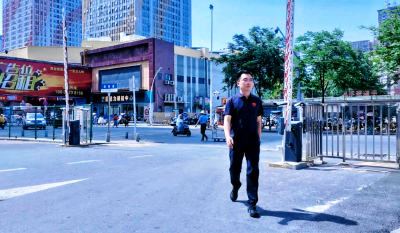 黄石副局长一人分饰三角，笔记本上写满了……