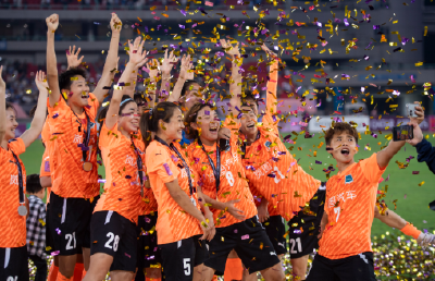 新时代铿锵玫瑰勇攀高峰——从“五连冠”到亚洲之巅，武汉女足诠释英雄城市精神特质