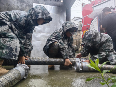 闻“汛”而动！鹤峰贺英女子民兵连风雨中展现“她”力量 