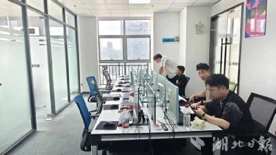 蕲春00后“反向留学”！开直播带货公司上四休三 两个月卖货160万