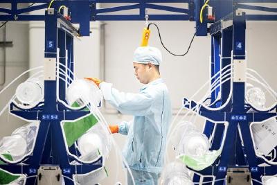 高铁飞驰中奔涌中国活力