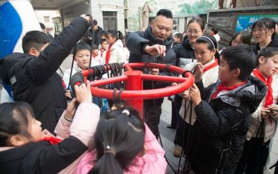 “楚小应安全成长课”嵌入爱心托管班 为儿童假期安全护航