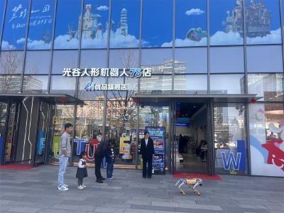 新春走基层｜科技年味正浓 机器人春节“打工”忙