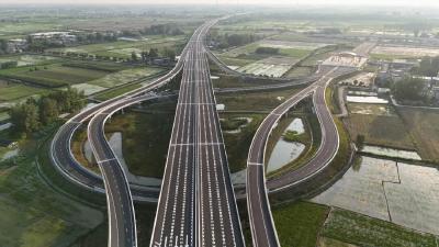 “1万公里”已到临门一脚！湖北开始踩油门了