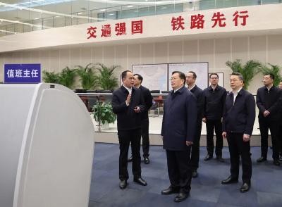 王忠林检查春节假期铁路运输、值班值守和市场保供稳价情况 加强服务保障 守牢安全底线 确保全省人民平安欢乐祥和过节