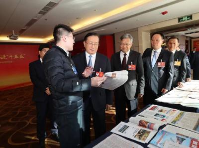 王忠林李殿勋孙伟看望参加全国两会报道的新闻工作者 持续发挥主渠道主阵地主力军作用 为支点建设提供强大精神动力和舆论支持