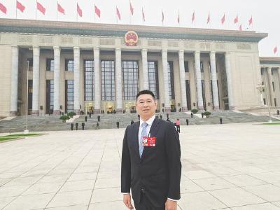 让两会精神在荆楚大地落地生根