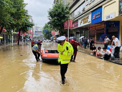 暴雨袭城！咸丰转移安置1.8万余人 