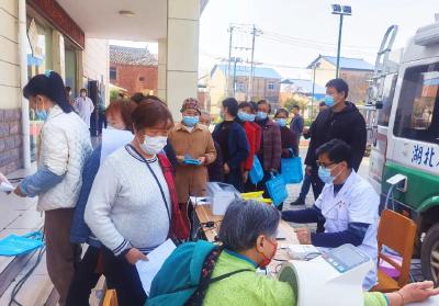 孝昌花园：免费体检进村组 情暖村民送健康