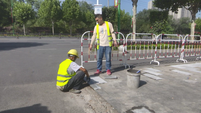 孝昌：修复公园破损路面 守护居民“脚下安全”
