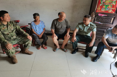 孝昌邹岗： “八·一”慰问送关怀 情暖现役军人家
