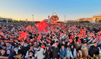 升国旗，唱国歌！祝福祖国！
